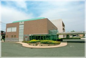 めいほうぐるーぷ本社外観